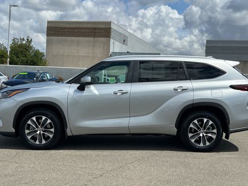 Certified 2024 Toyota Highlander XLE AWD/4WD image 9
