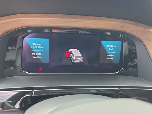 Used 2024 Volkswagen Atlas SE w/ Panoramic Sunroof Package AWD/4WD image 10