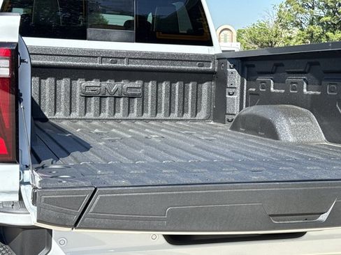 New 2026 GMC Sierra 2500 Denali Ultimate w/ LPO, Black Badging Package AWD/4WD image 8