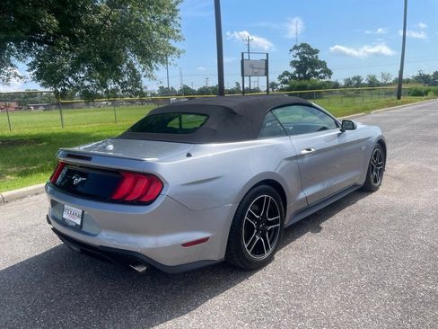 Used 2022 Ford Mustang Premium RWD image 8