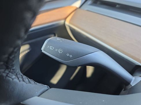 Used 2024 Tesla Model Y image 19