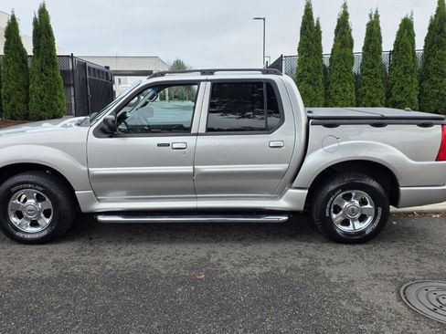 Used 2004 Ford Explorer Sport Trac 4x4 image 9