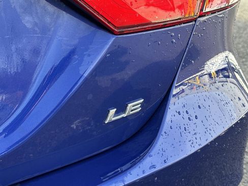 Used 2018 Toyota Camry LE image 17