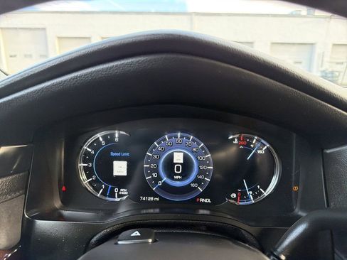 Used 2018 Cadillac Escalade ESV Luxury image 23