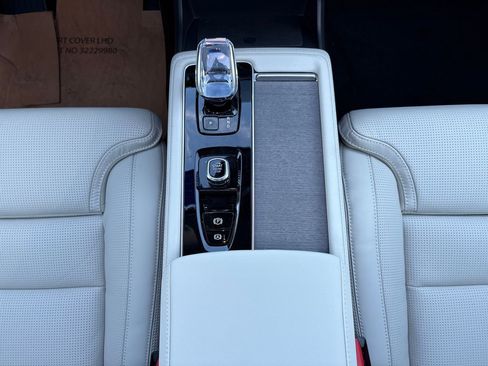 New 2026 Volvo XC90 T8 Ultra w/ Protection Package Premier image 12