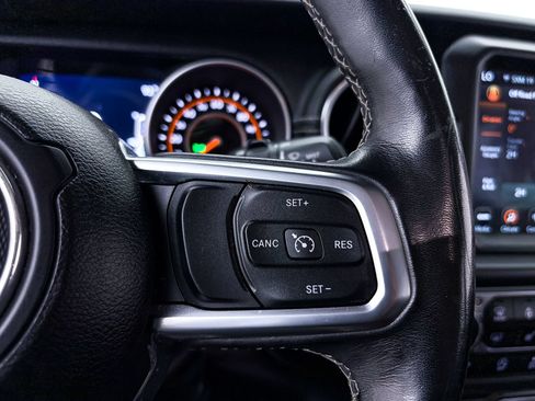 Used 2019 Jeep Wrangler Unlimited Sahara AWD/4WD image 30