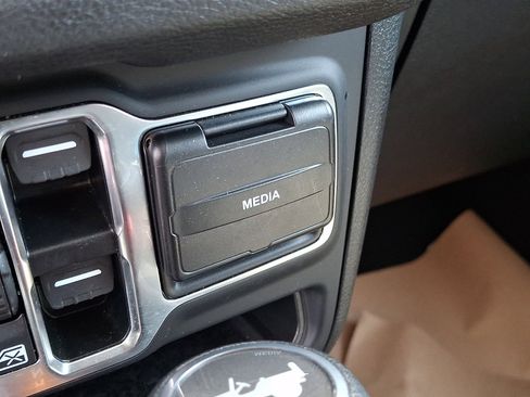 Used 2025 Jeep Wrangler Unlimited Sport AWD/4WD image 25