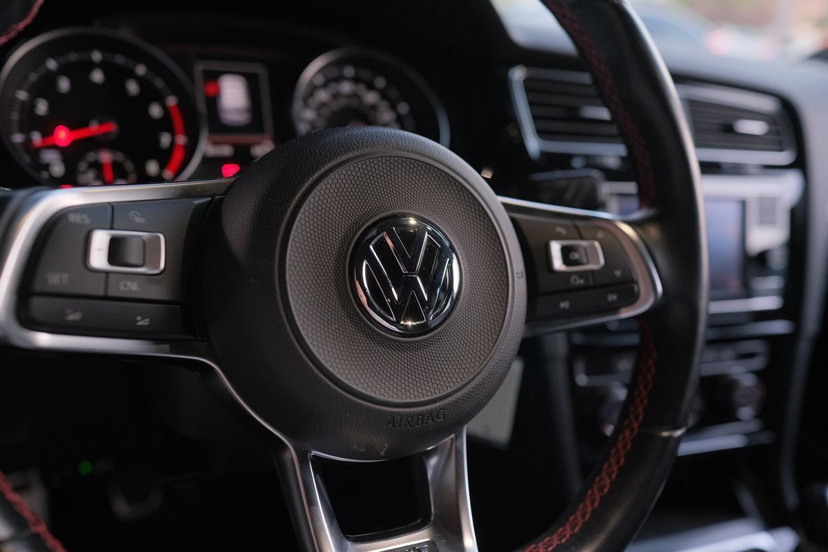 Used 2018 Volkswagen GTI S FWD image 42