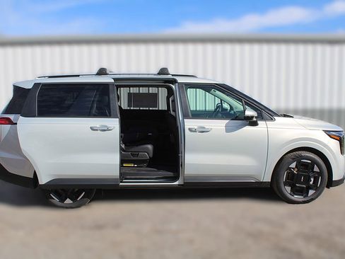 New 2026 Kia Carnival EX FWD image 7