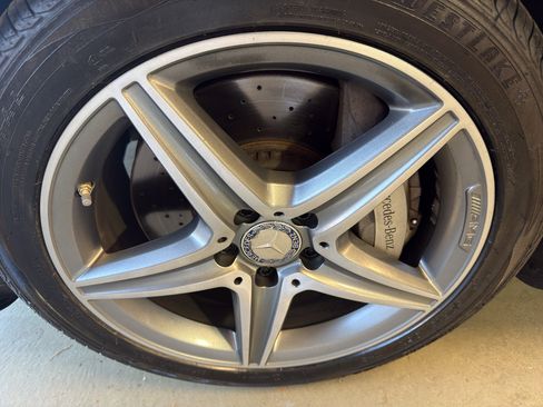 Used 2017 Mercedes-Benz E 300 4MATIC image 35