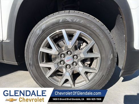 Used 2023 GMC Acadia SLE image 23