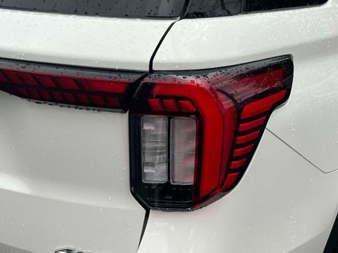 Used 2026 Ford Explorer Active w/ Active Comfort Package AWD/4WD image 11
