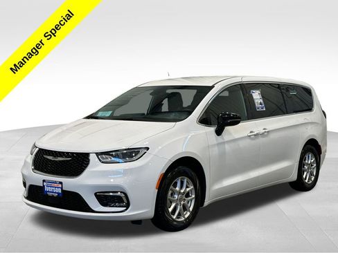Used 2025 Chrysler Pacifica Select FWD image 3