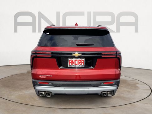 Used 2025 Chevrolet Traverse LT FWD image 13