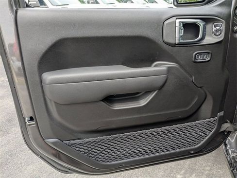 New 2025 Jeep Gladiator Sport image 10