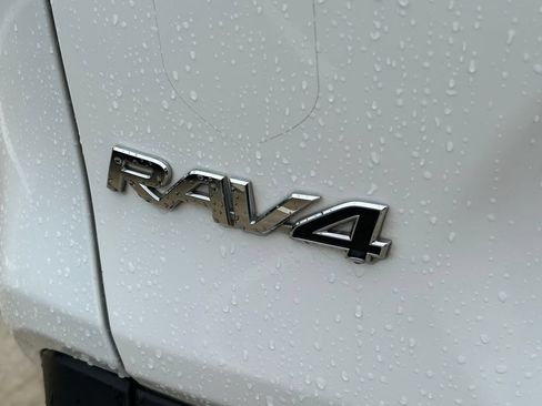 Used 2021 Toyota RAV4 XLE w/ Convenience Package AWD/4WD image 13