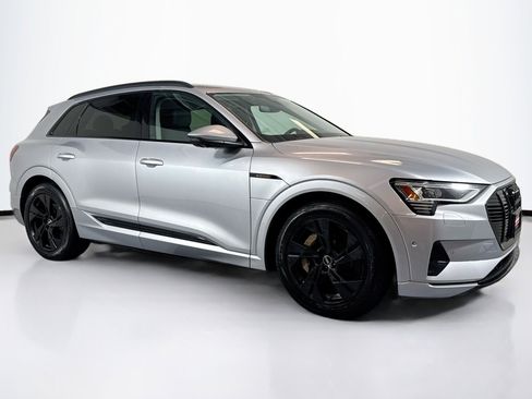 Used 2022 Audi e-tron Premium w/ Convenience Plus Package image 3