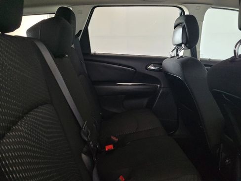 Used 2020 Dodge Journey SE w/ SE Popular Equipment Group FWD image 19