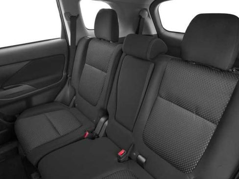 Used 2018 Mitsubishi Outlander SE image 14