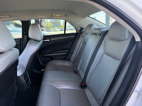 Used 2019 Chrysler 300 Touring RWD image 22