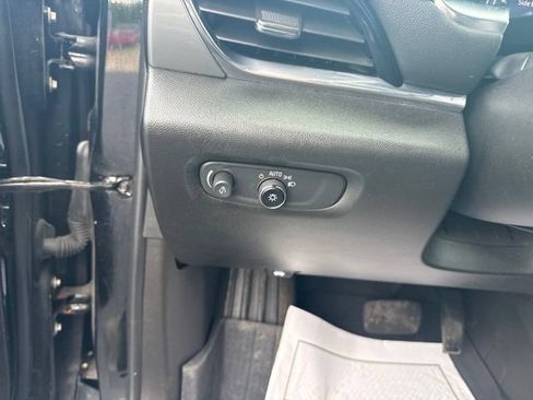 Used 2022 Chevrolet Traverse LT w/ LPO, Floor Liner Package AWD/4WD image 15