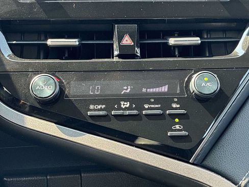 Used 2024 Toyota Camry SE FWD image 16