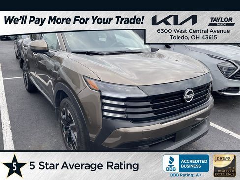 Used 2025 Nissan Kicks SV image 1