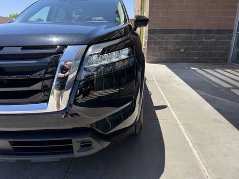 Used 2025 Nissan Pathfinder SV w/ SV Premium Package FWD image 11