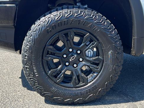 Used 2024 Chevrolet Silverado 1500 ZR2 w/ Technology Package AWD/4WD image 10