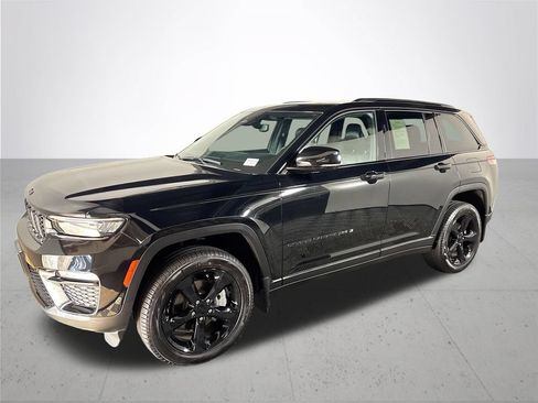 Certified 2025 Jeep Grand Cherokee Limited w/ Black Appearance Package AWD/4WD image 2