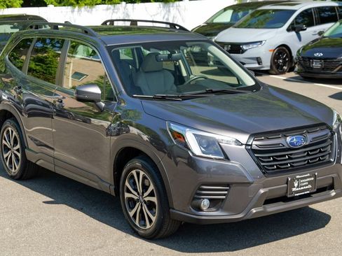 Used 2023 Subaru Forester Limited AWD/4WD image 9