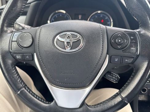 Used 2018 Toyota Corolla SE image 11