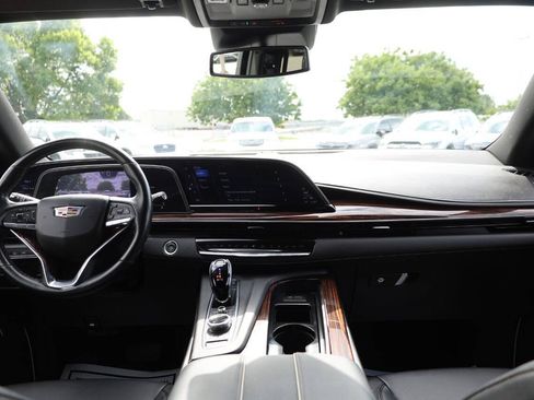 Used 2023 Cadillac Escalade Luxury AWD/4WD image 14