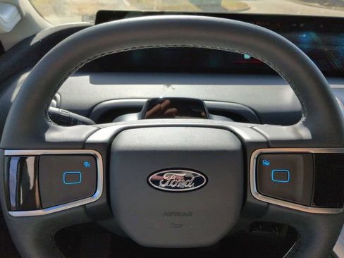 New 2025 Ford Expedition Active image 30