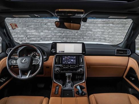 Used 2024 Lexus LX 600 4WD w/ Appearance Package image 29