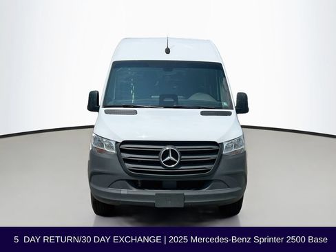 Used 2025 Mercedes-Benz Sprinter 2500 image 2