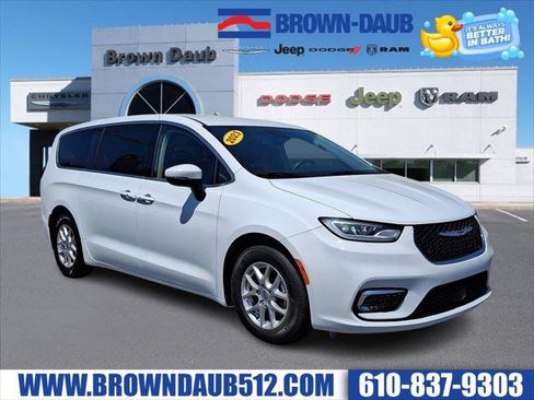 Certified 2023 Chrysler Pacifica Touring-L FWD image 1