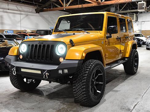 Used 2014 Jeep Wrangler Unlimited Sahara AWD/4WD image 6