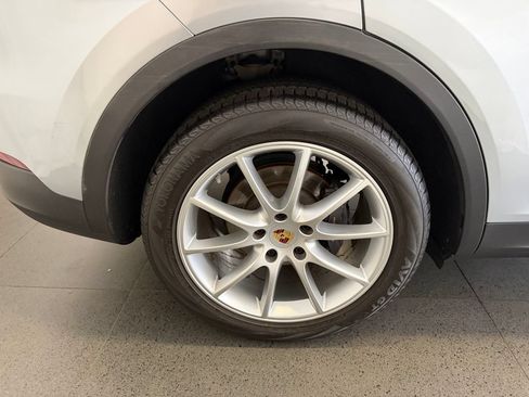 Certified 2023 Porsche Cayenne AWD/4WD image 12