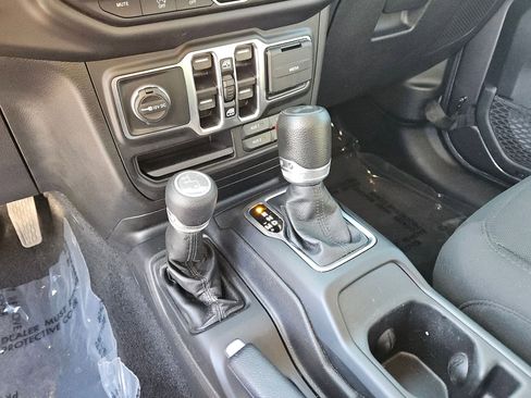 Used 2022 Jeep Wrangler Unlimited Sport image 16