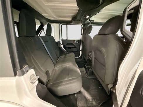 Used 2018 Jeep Wrangler Unlimited Sahara image 23