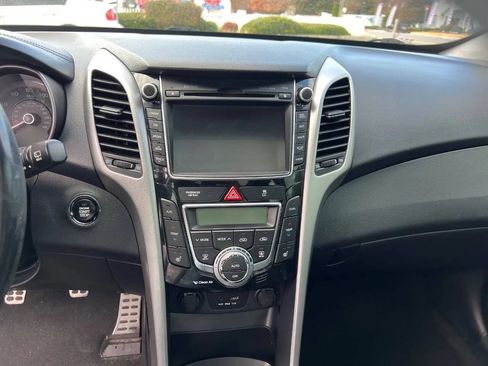 Used 2014 Hyundai Elantra GT w/ Option Group 03 FWD image 19