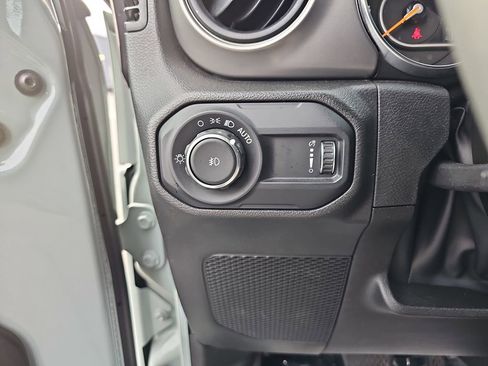 Used 2023 Jeep Wrangler Sport S image 31