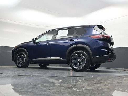 Used 2025 Nissan Rogue SV FWD image 43