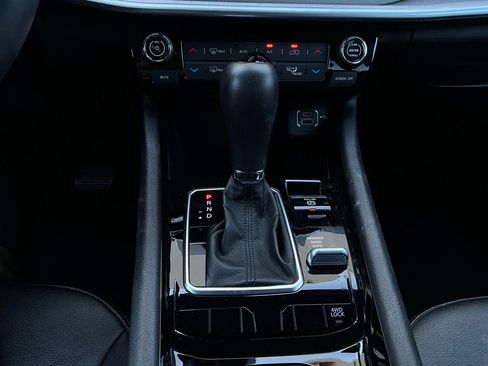 Used 2025 Jeep Compass Limited image 25