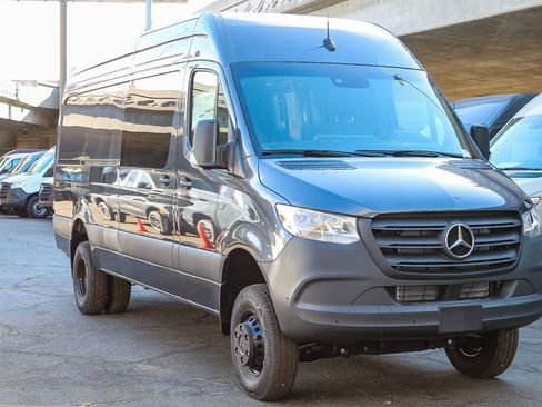 Used 2024 Mercedes-Benz Sprinter 3500 image 3