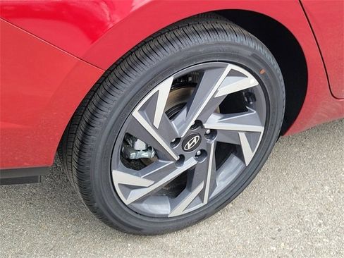 New 2025 Hyundai Elantra Limited image 24