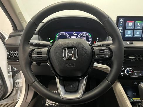 Used 2025 Honda Accord Touring image 6
