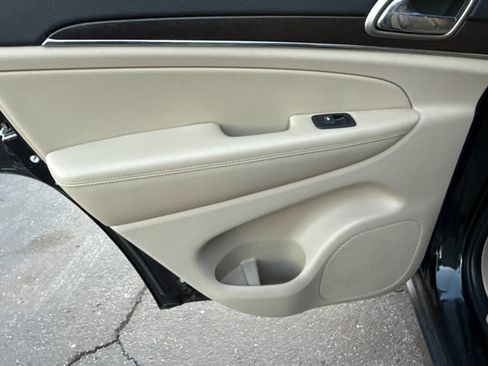 Used 2015 Jeep Grand Cherokee Limited image 25