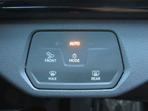 Used 2024 Volkswagen ID.4 S image 40